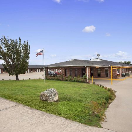 Super 8 By Wyndham Henryetta Motel Exterior photo